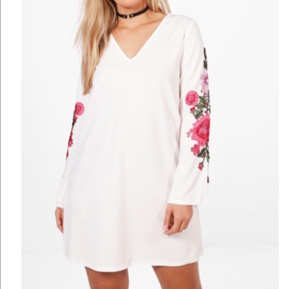 Boohoo Plus Dresses & Skirts - Beautiful boohoo dress 🌺🌸🌼